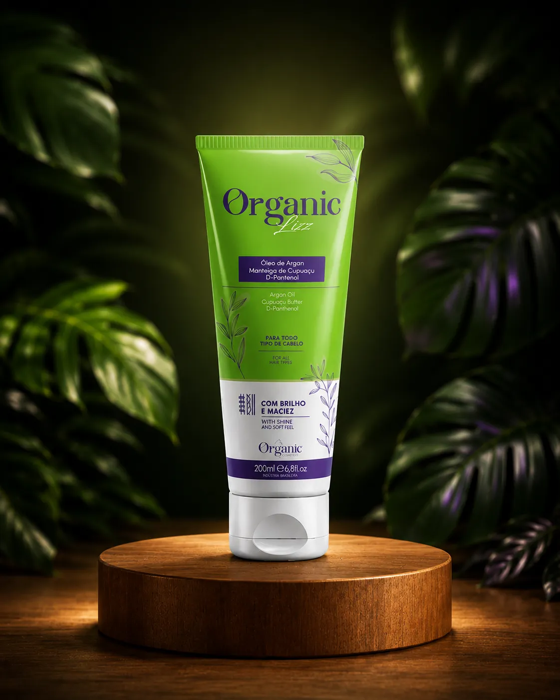 Organic Lizz em destaque sobre pedestal de madeira